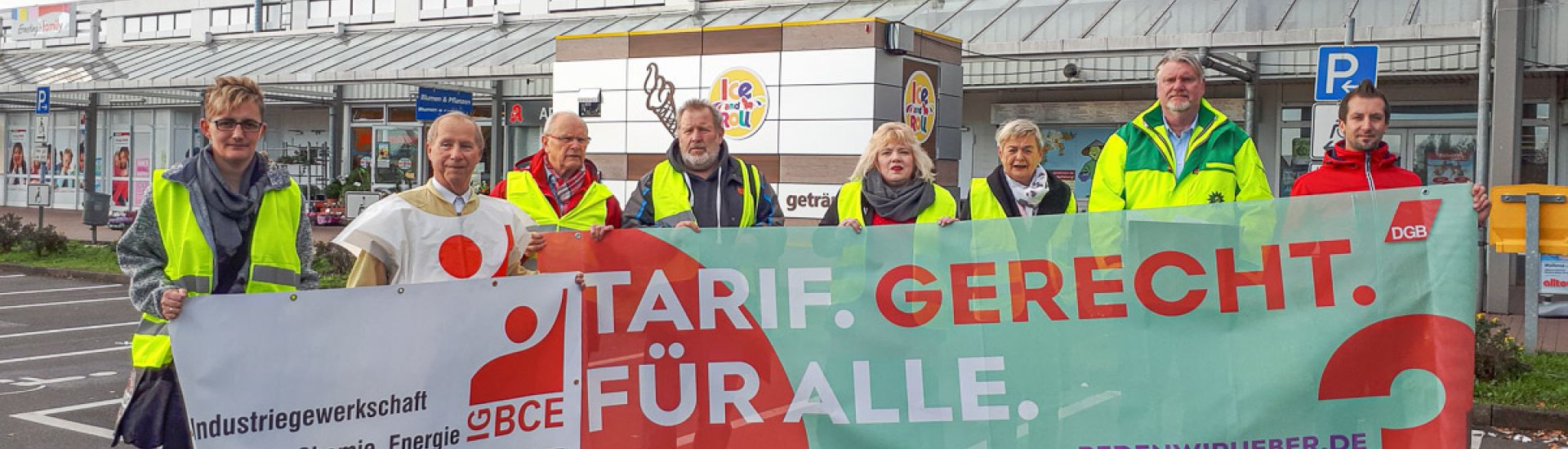 DGB und ver.di protestieren gegen Tarifflucht bei real