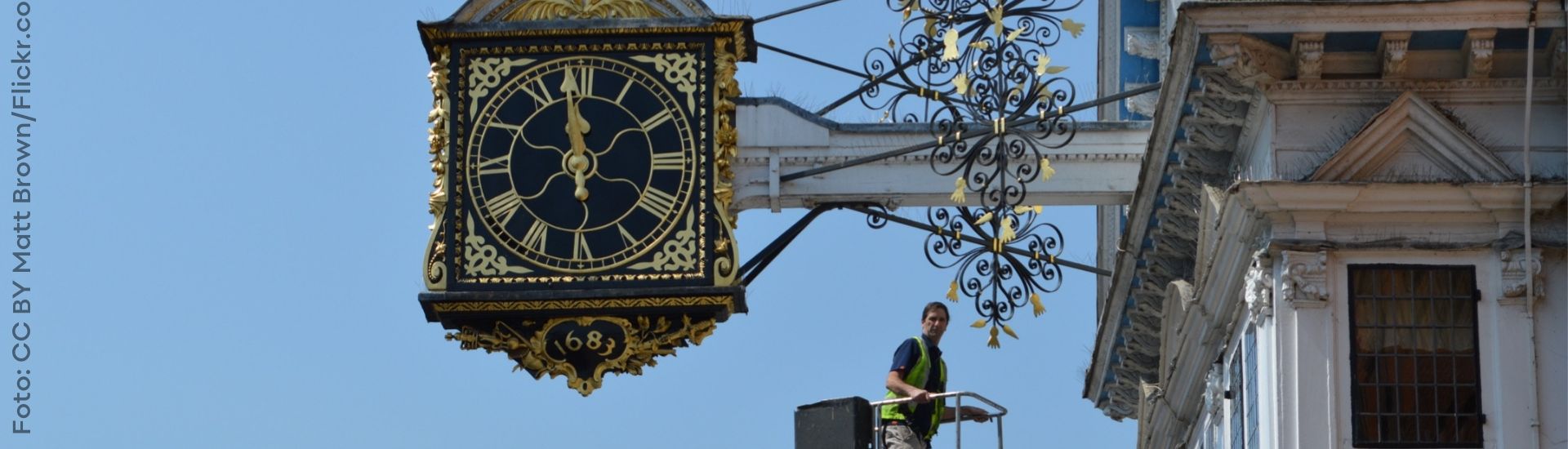 Eine Uhr wird repariert. (Foto: CC BY Matt Brown/Flickr.com)