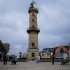 Leuchtturm in Warnemünde mit Banner 